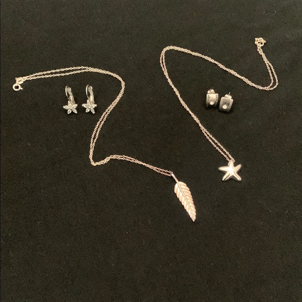 4 Pieces Costume Minimalist Jewelry 2 x Necklaces & 2 x Earrings.